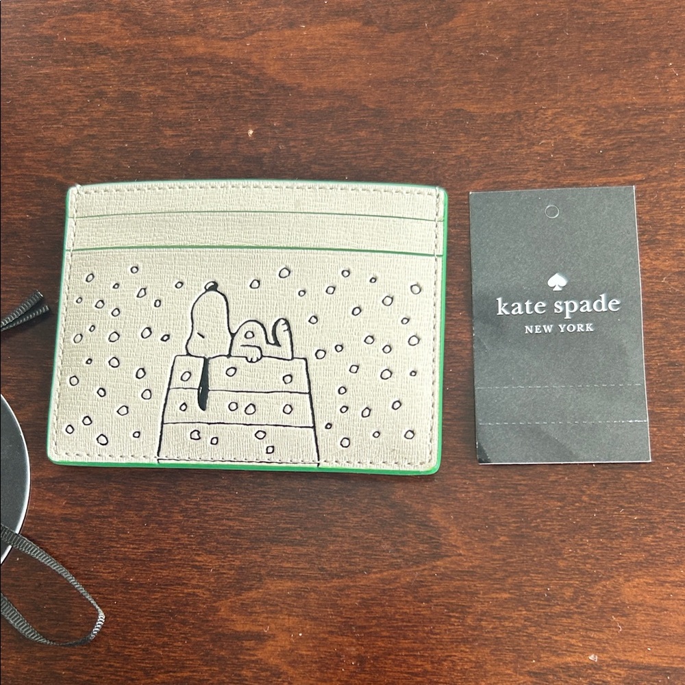 kate spade Snoopy Card Holder in Light Gray with Mint Trim Limited Edition - Picture 4 of 5